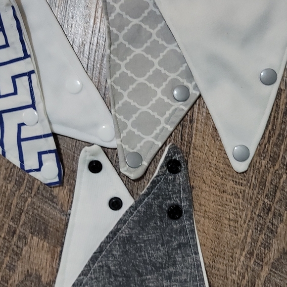 Dog bandanas button up very Gently Loved lot of 3 - Picture 3 of 8